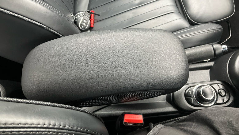 MINI Hatchback 1.5 Cooper Exclusive 3dr Auto Petrol Hatchback